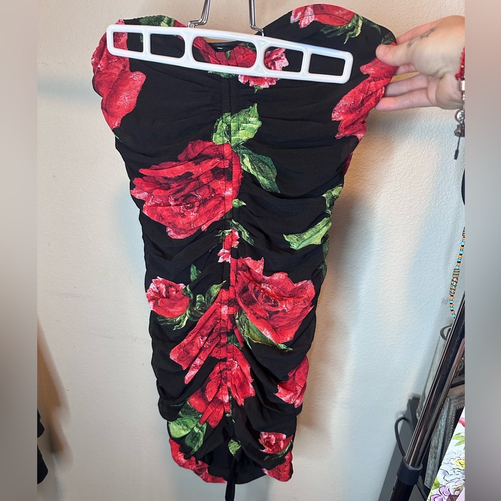 Black short dress with red flowers forever 21